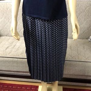 PLEATED SKIRT SIZE 8